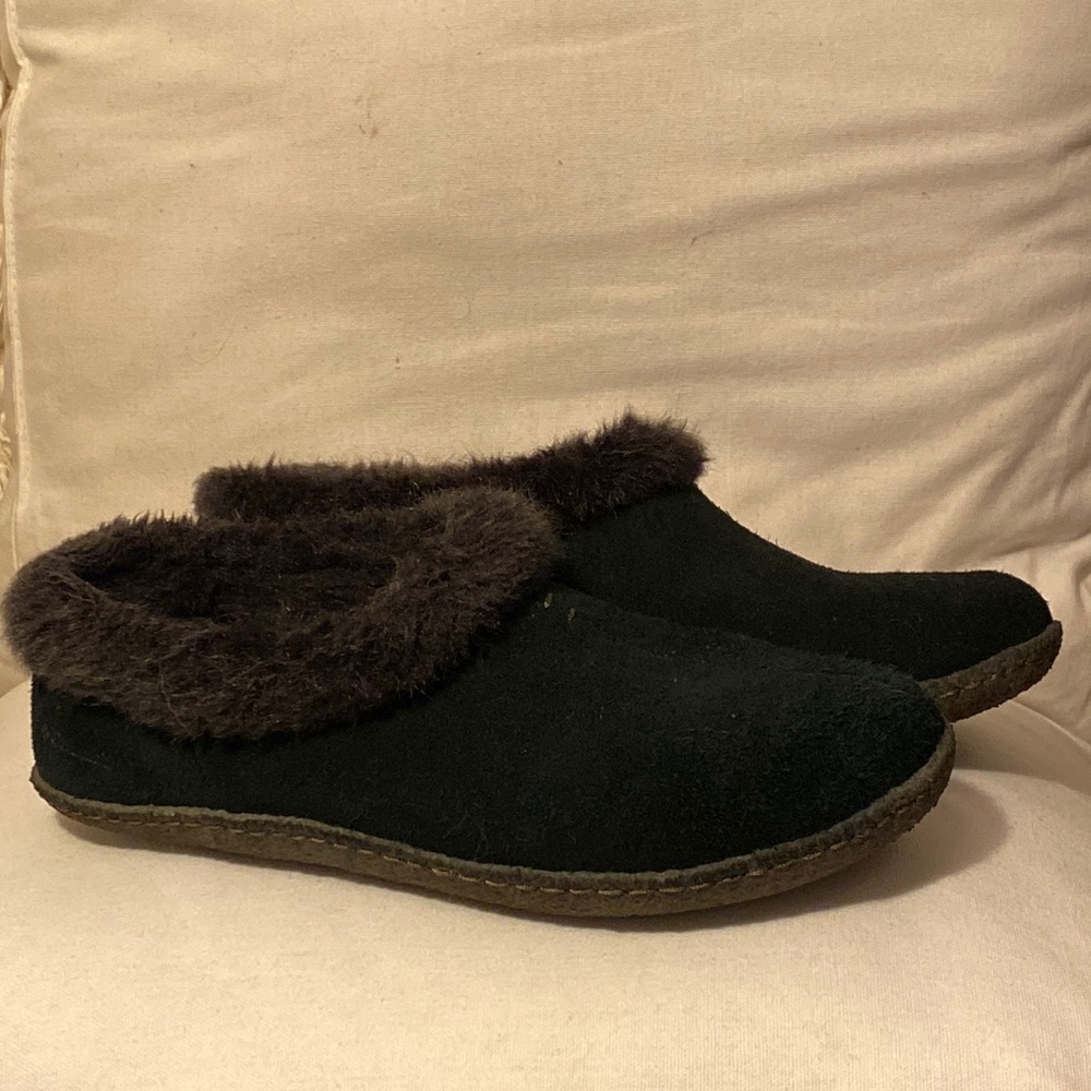 Columbia Slippers - Women’s size 7 - Like New!